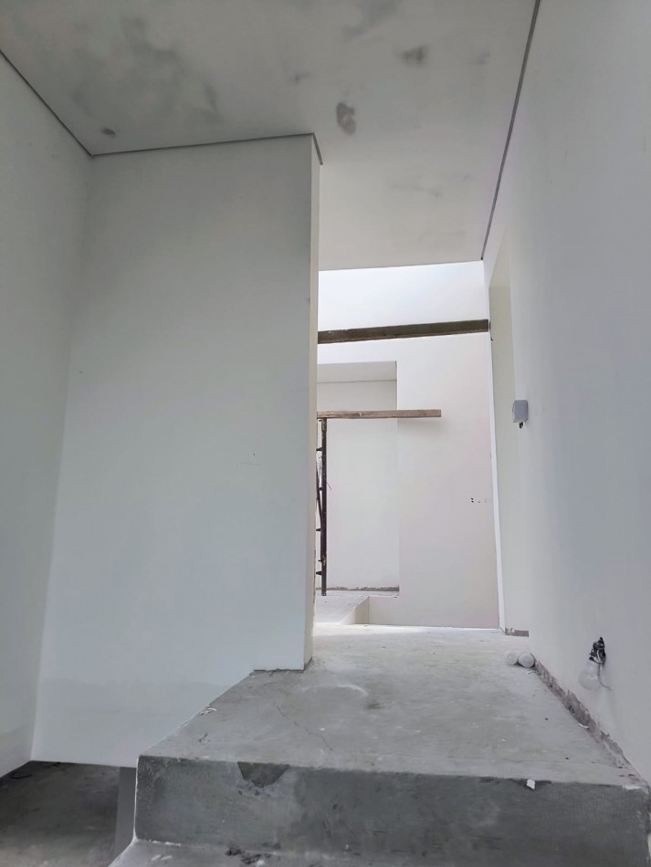 VENTA CASA A TERMINAR de 6 AMBIENTES EN BARRIO EL CANTON CON VISTA A LAGUNA , ESCOBAR