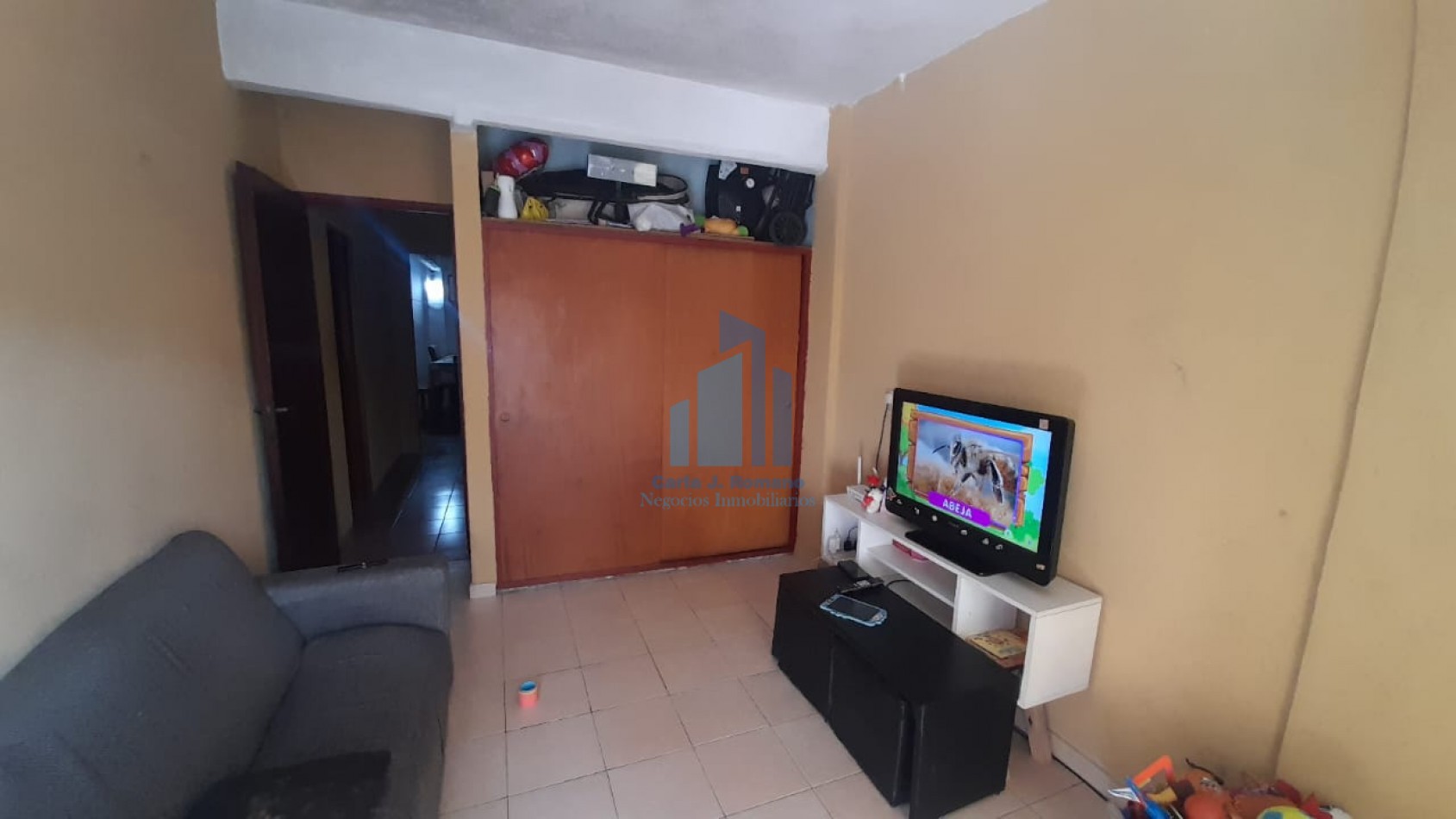 VENTA CASA 5 AMBIENTES CON COCHERA 