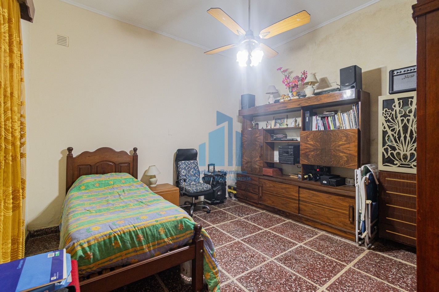 Venta Chalet 5 ambientes con cochera en Sarandi