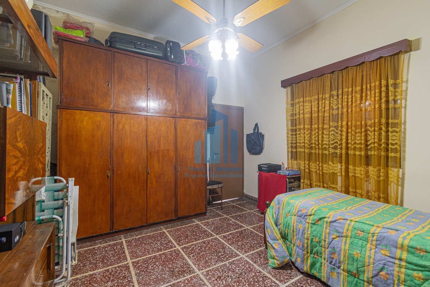 Venta Chalet 5 ambientes con cochera en Sarandi