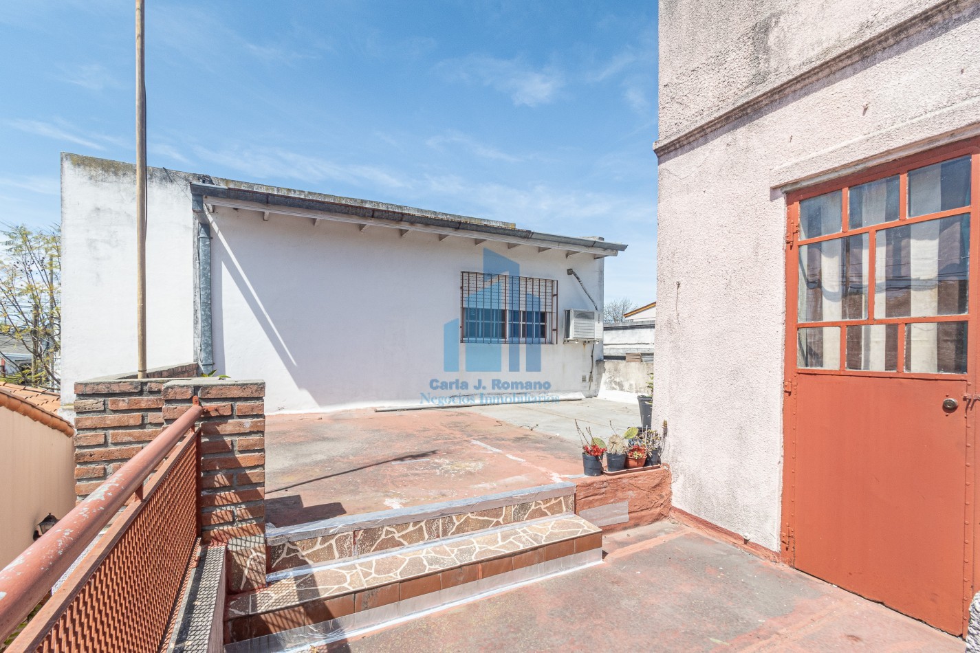 Venta Chalet 5 ambientes con cochera en Sarandi