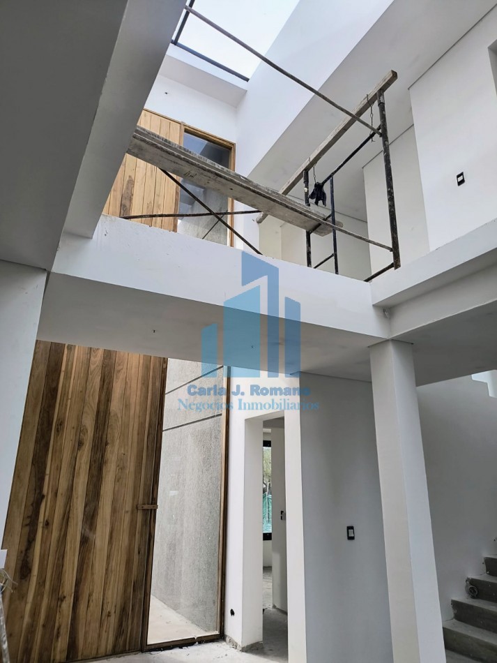 VENTA CASA A TERMINAR de 6 AMBIENTES EN BARRIO EL CANTON CON VISTA A LAGUNA , ESCOBAR