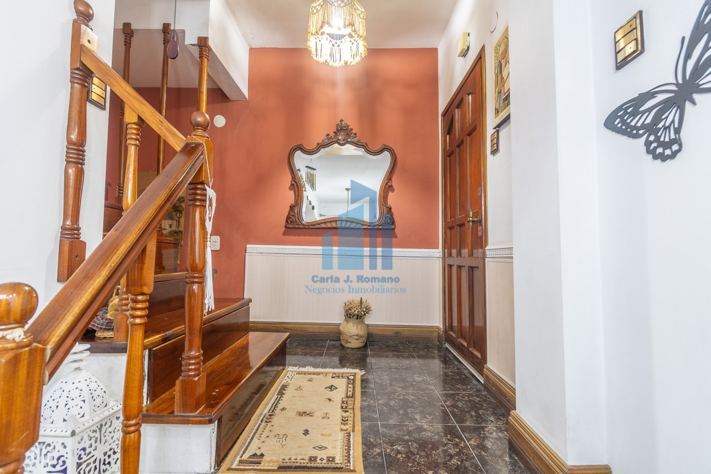 Venta Chalet 5 ambientes con cochera en Sarandi