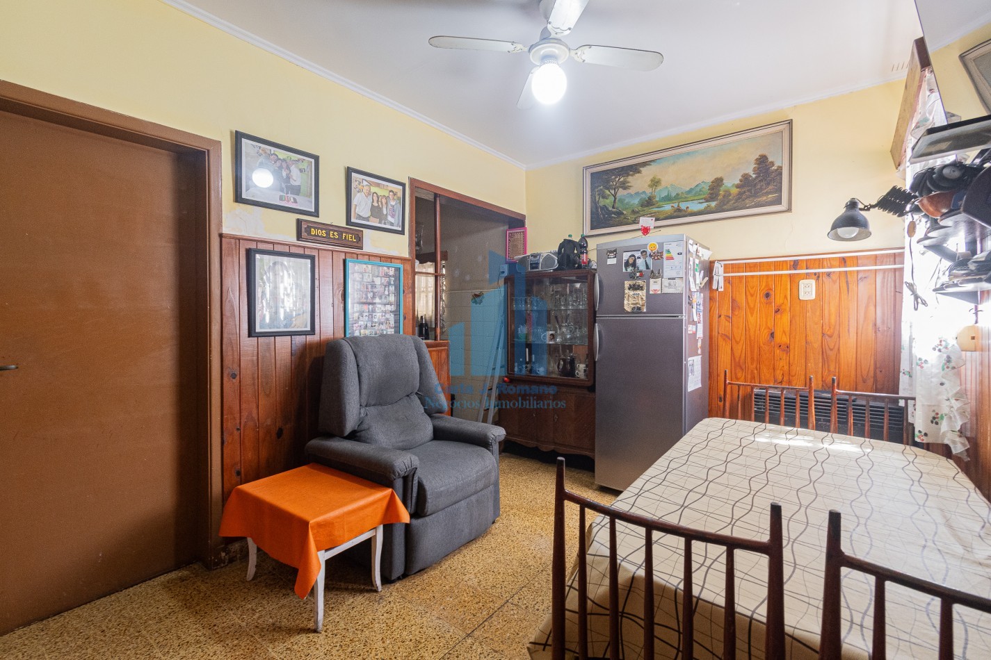 Venta Chalet 5 ambientes con cochera en Sarandi