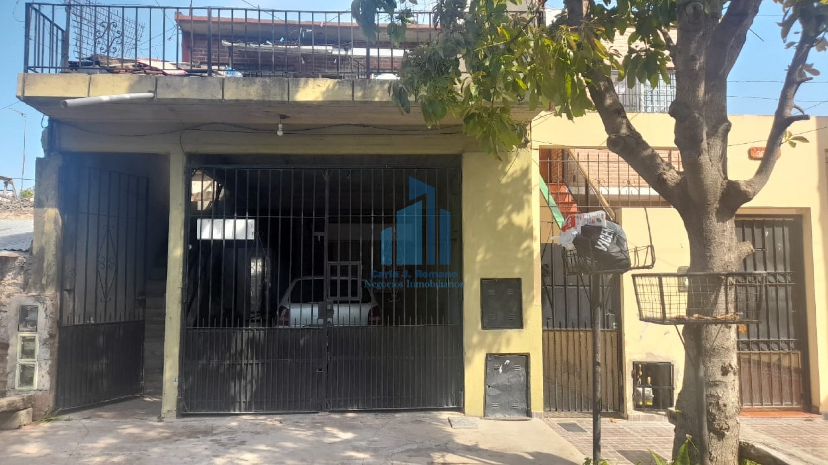 VENTA CASA 5 AMBIENTES CON COCHERA 
