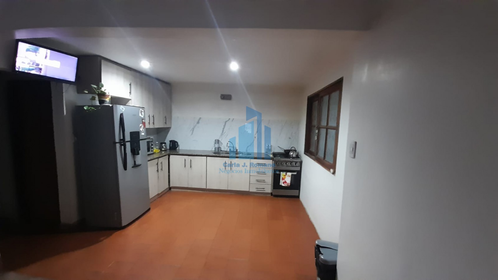 VENTA CASA 4 AMBIENTES CON COCHERA EN QUILMES 