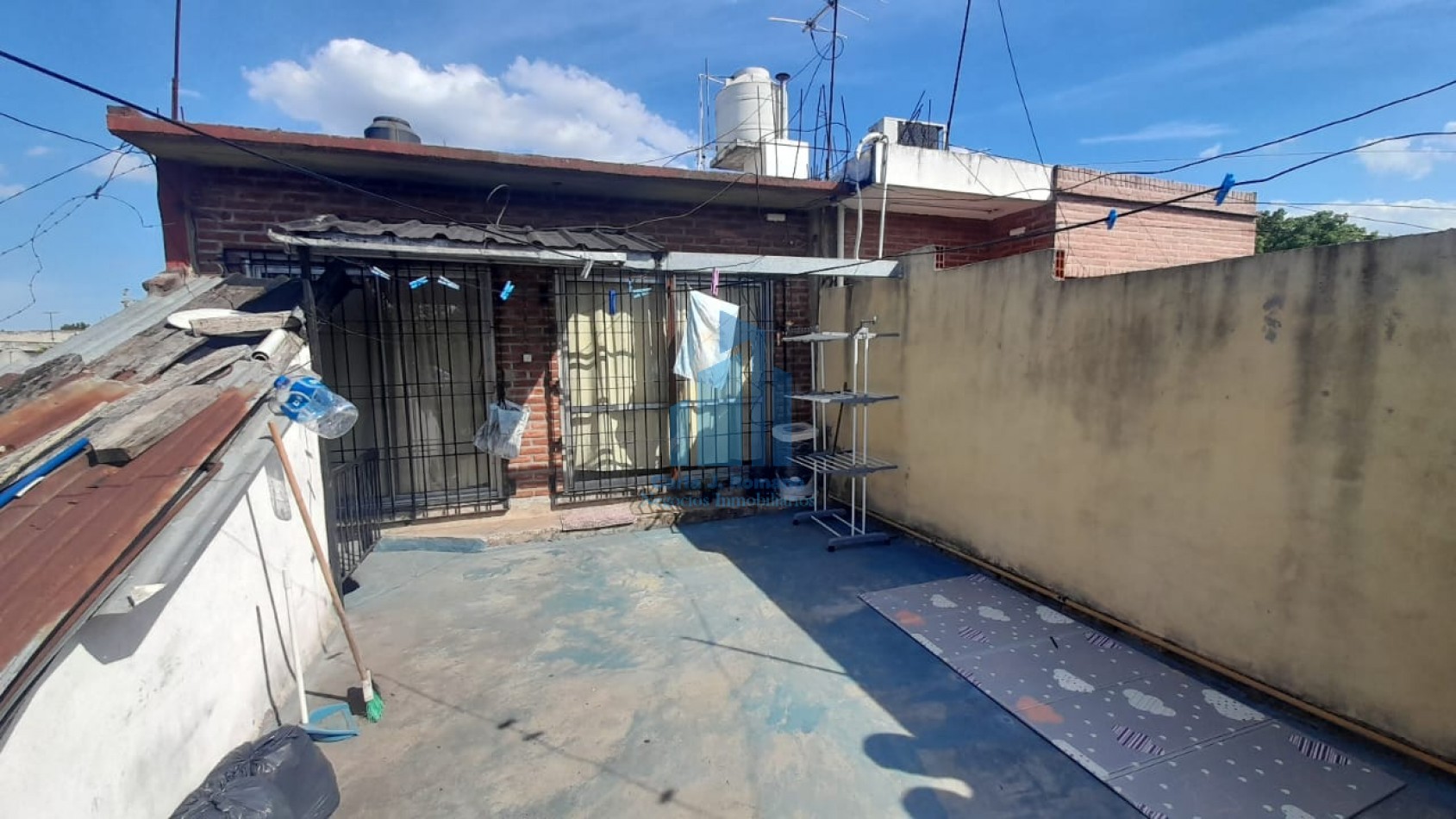 VENTA CASA 5 AMBIENTES CON COCHERA 