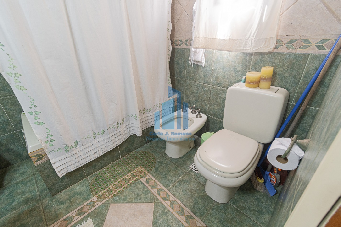 Venta Chalet 5 ambientes con cochera en Sarandi