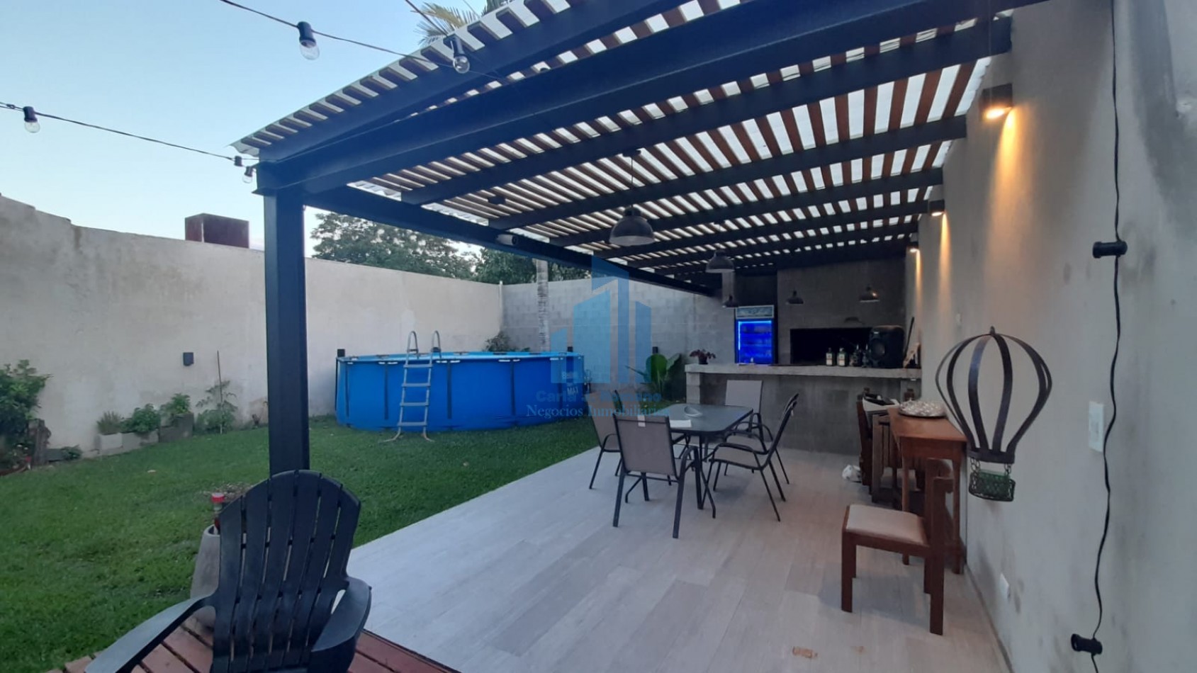 VENTA CASA 4 AMBIENTES CON COCHERA EN QUILMES 