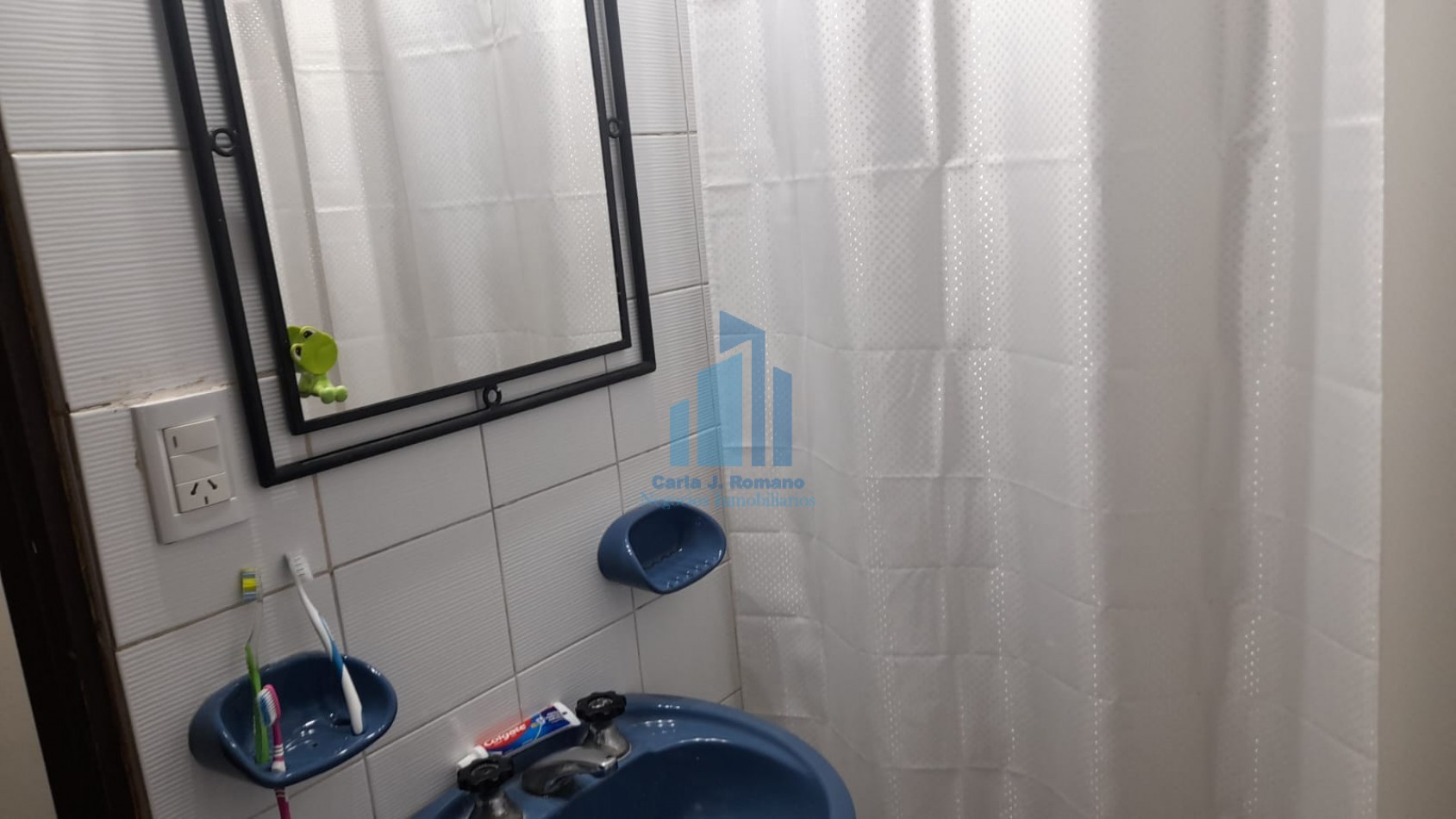VENTA CASA 4 AMBIENTES CON COCHERA EN QUILMES 
