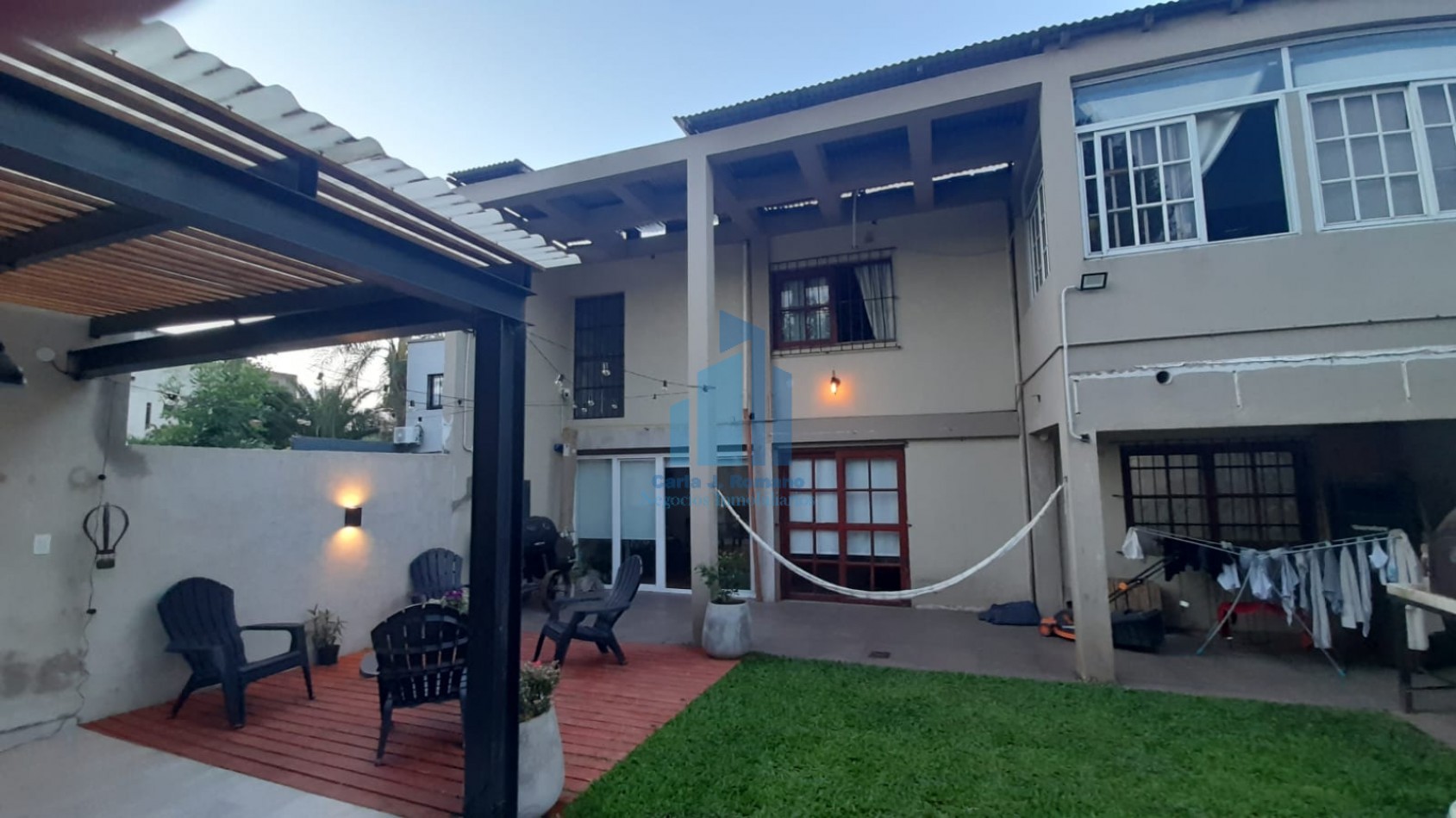 VENTA CASA 4 AMBIENTES CON COCHERA EN QUILMES 