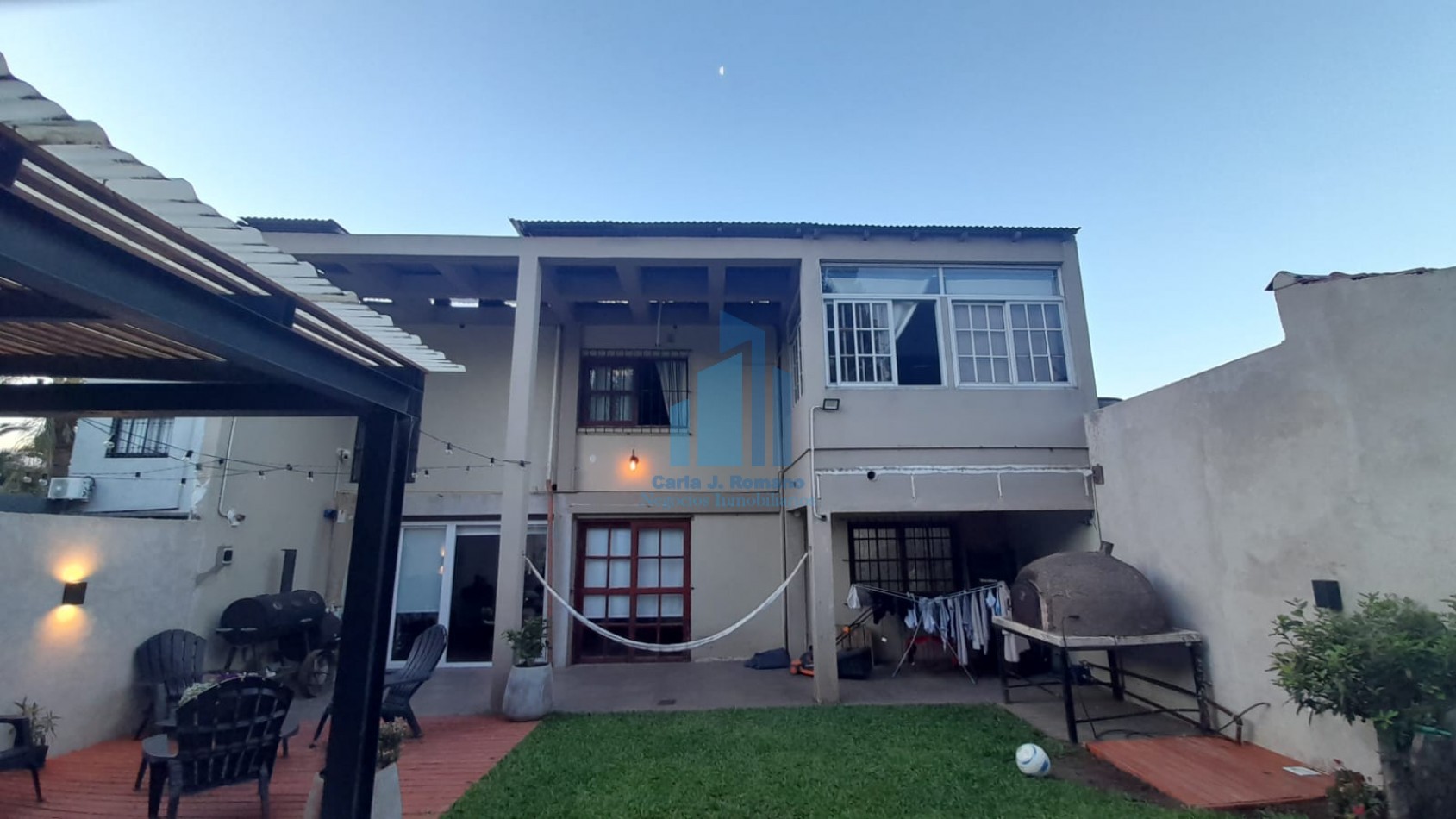 VENTA CASA 4 AMBIENTES CON COCHERA EN QUILMES 
