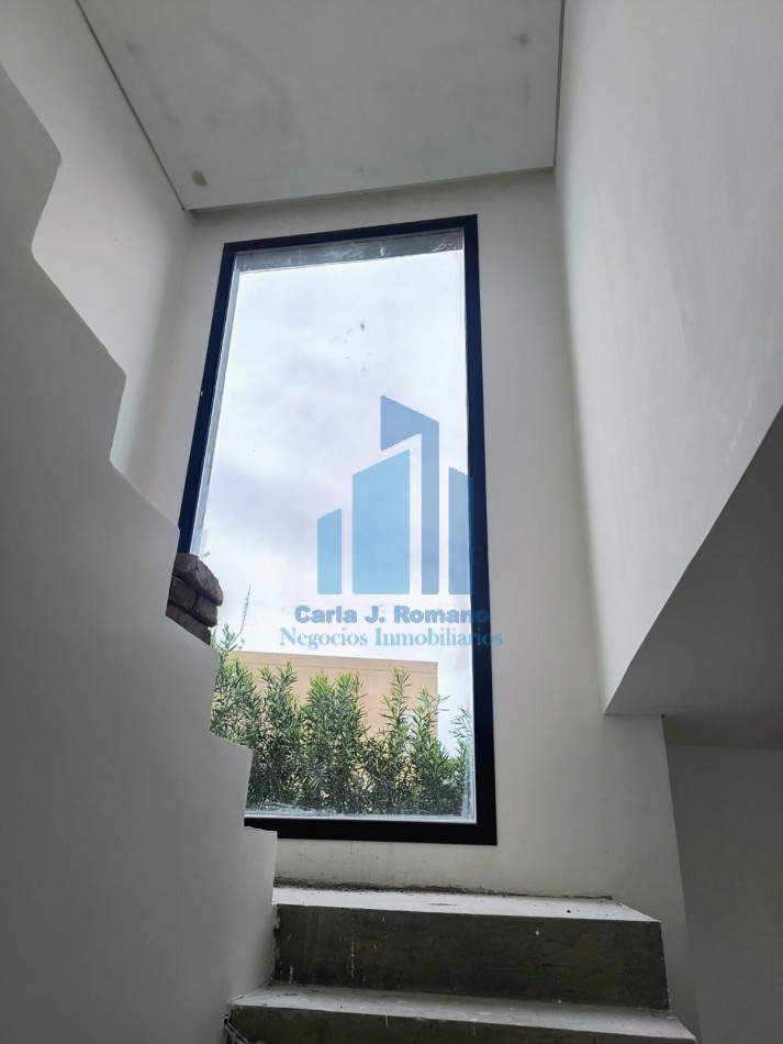 VENTA CASA A TERMINAR de 6 AMBIENTES EN BARRIO EL CANTON CON VISTA A LAGUNA , ESCOBAR
