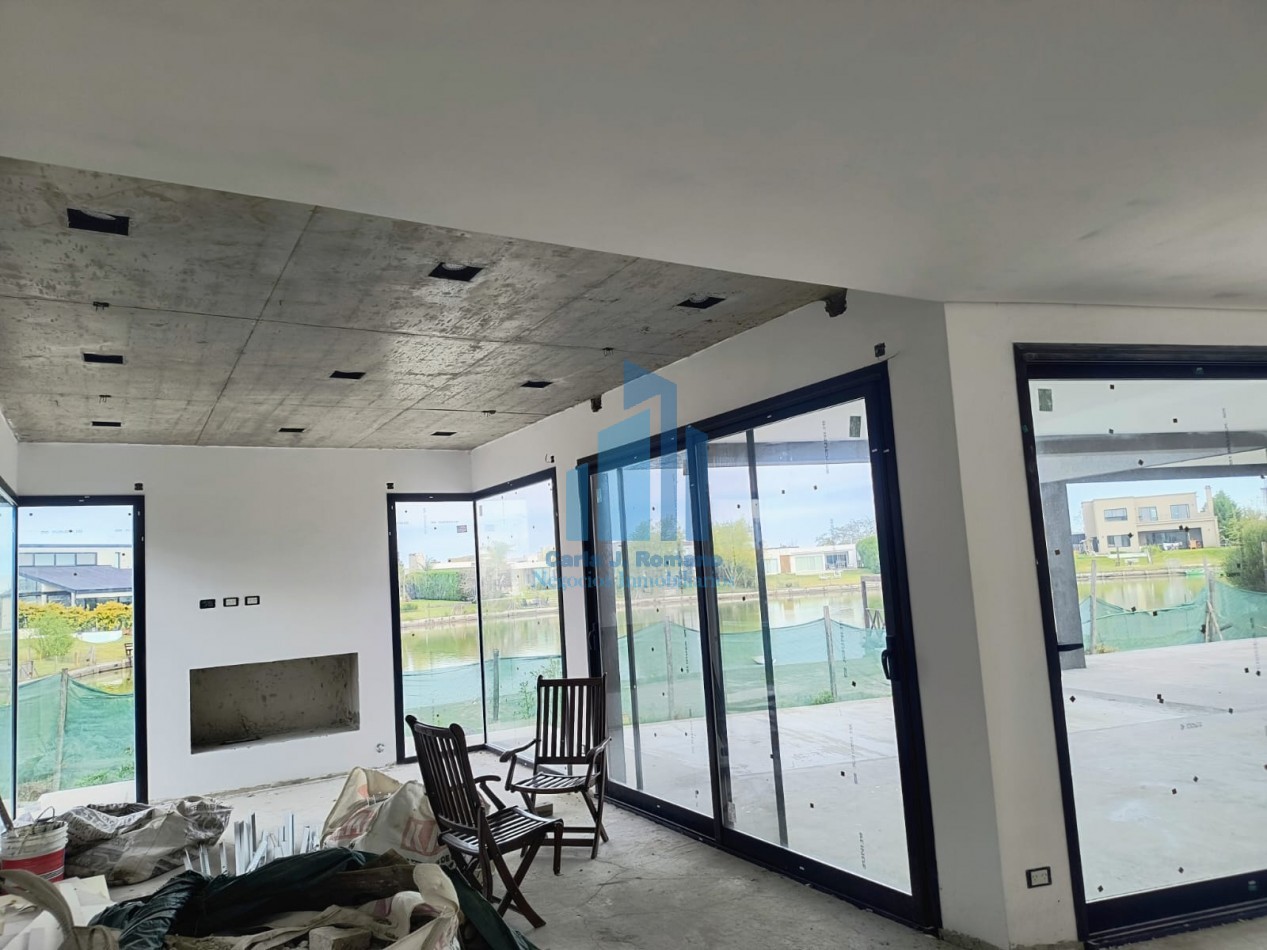 VENTA CASA A TERMINAR de 6 AMBIENTES EN BARRIO EL CANTON CON VISTA A LAGUNA , ESCOBAR