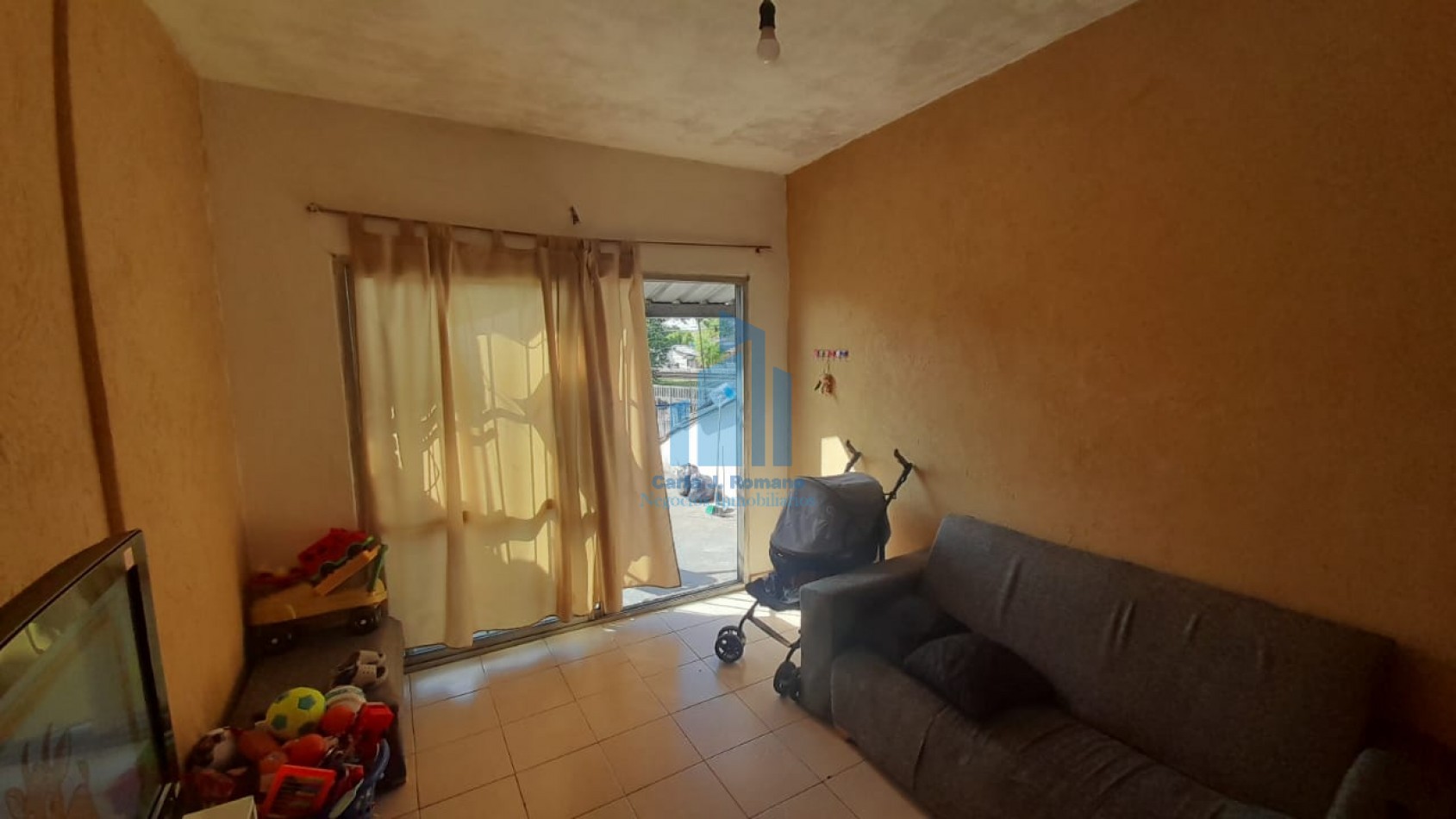 VENTA CASA 5 AMBIENTES CON COCHERA 