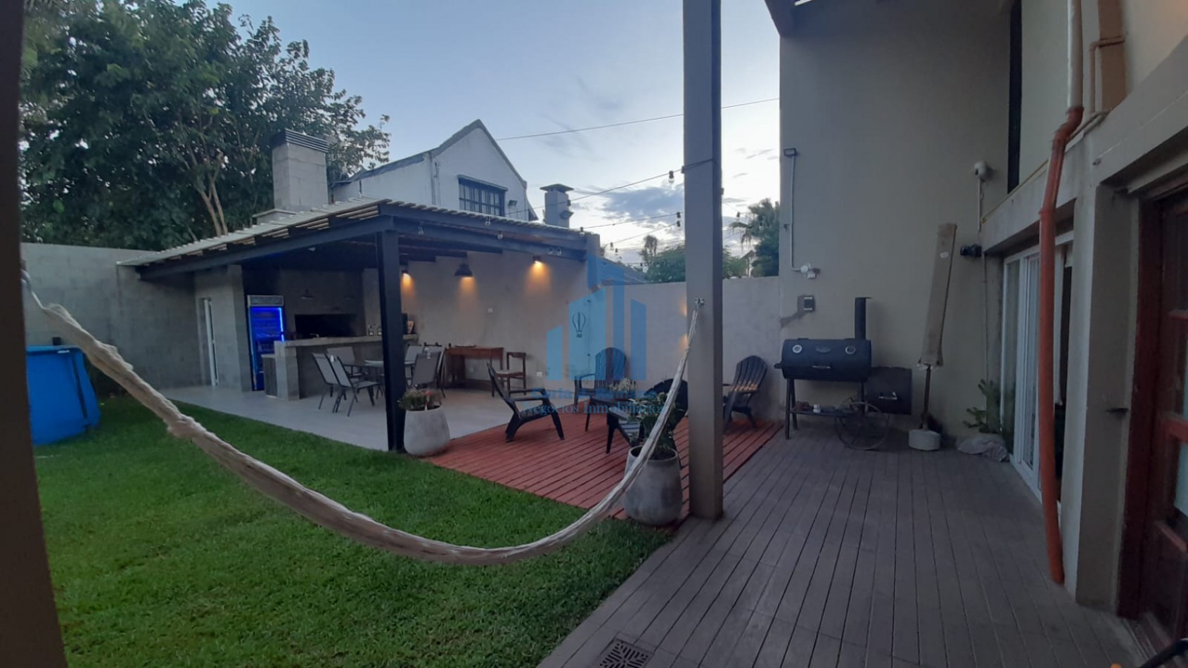 VENTA CASA 4 AMBIENTES CON COCHERA EN QUILMES 