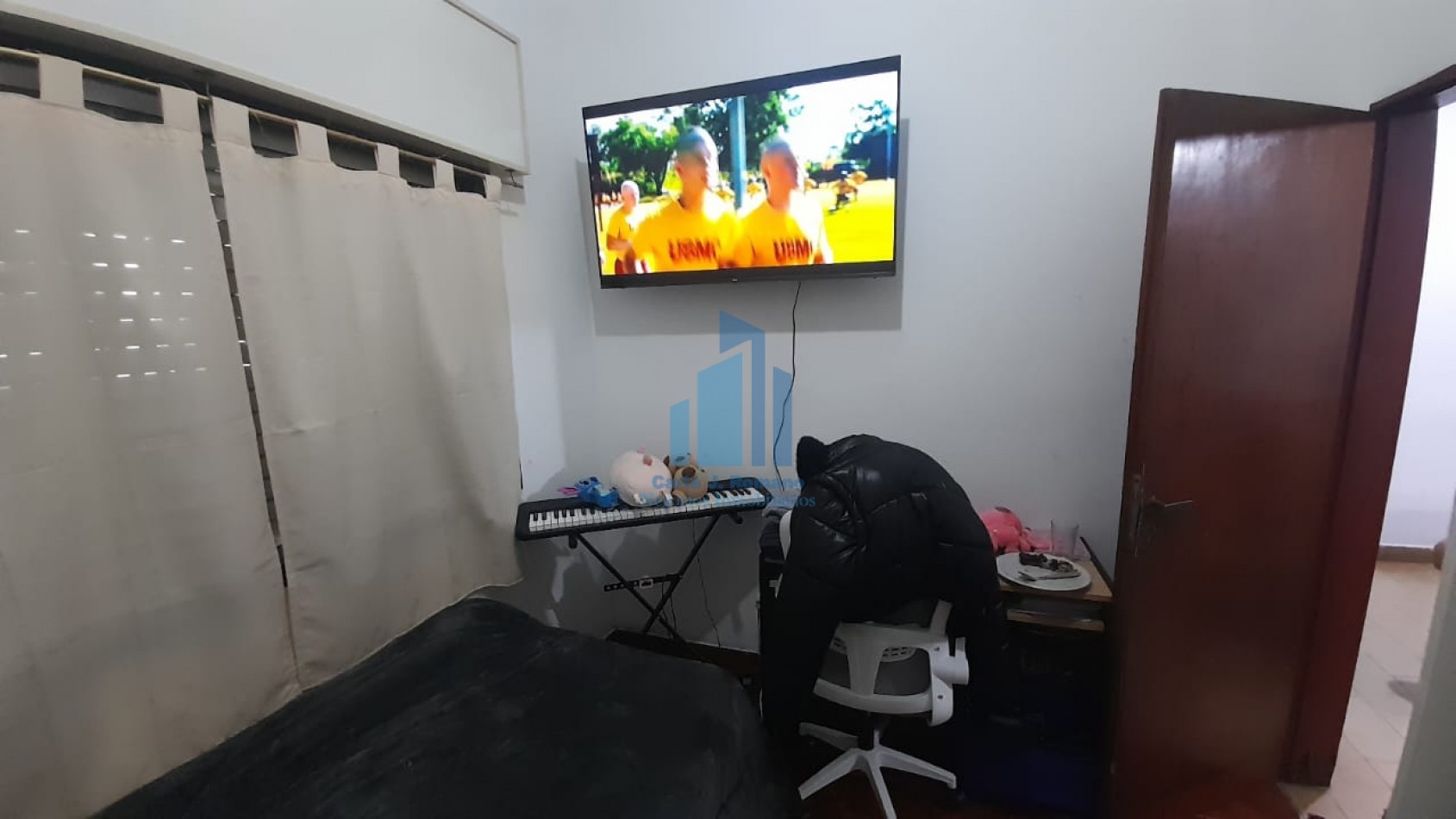 VENTA CASA 5 AMBIENTES CON COCHERA 