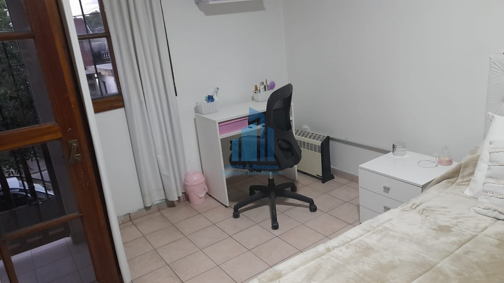 VENTA CASA 4 AMBIENTES CON COCHERA EN QUILMES 