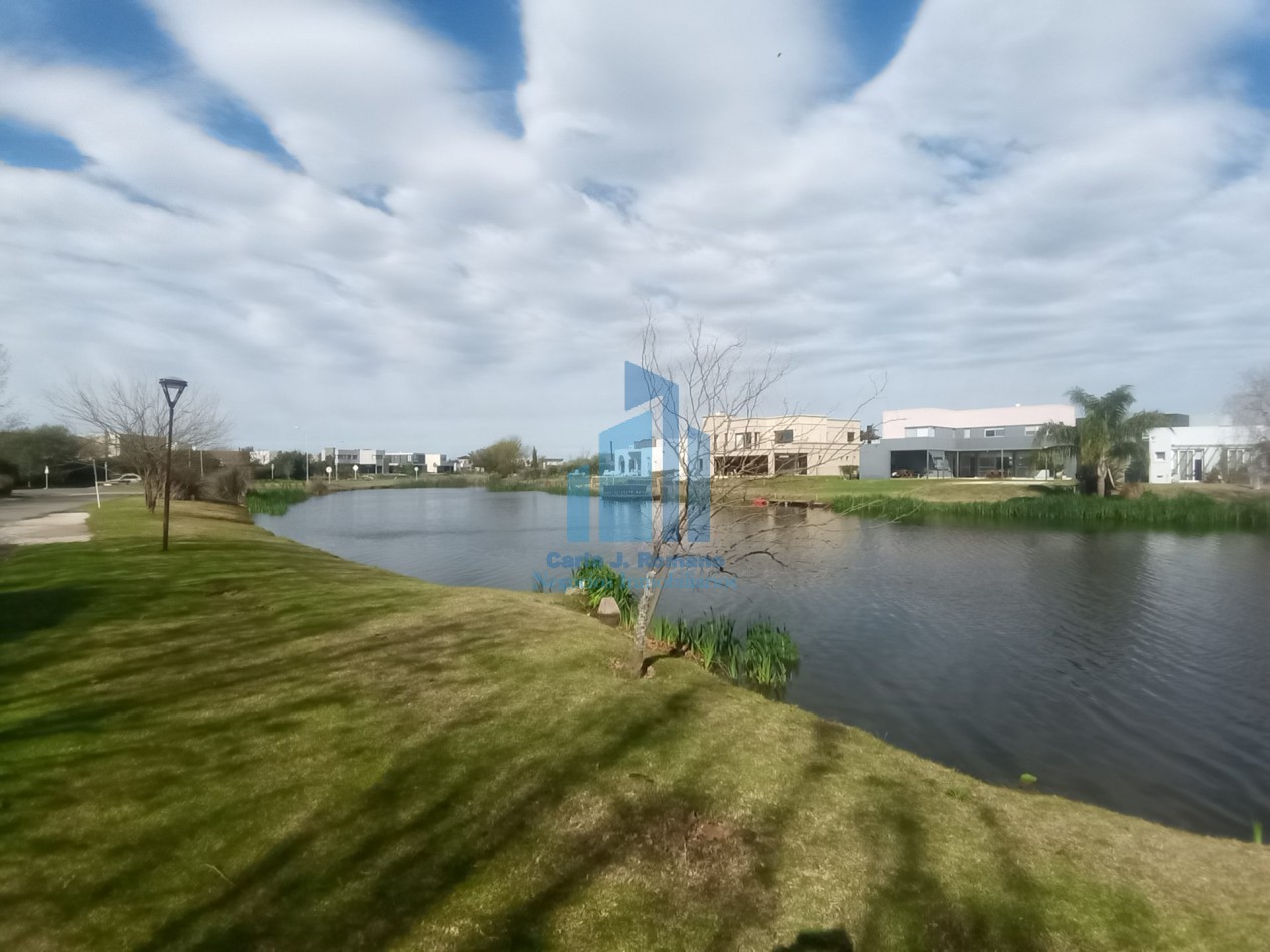 VENTA CASA A TERMINAR de 6 AMBIENTES EN BARRIO EL CANTON CON VISTA A LAGUNA , ESCOBAR