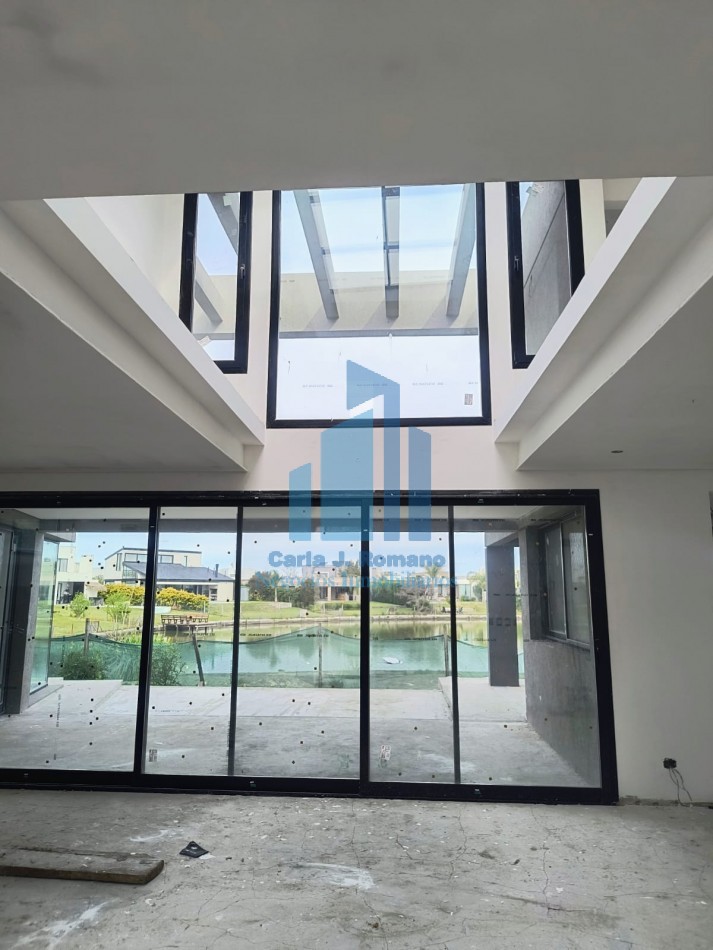 VENTA CASA A TERMINAR de 6 AMBIENTES EN BARRIO EL CANTON CON VISTA A LAGUNA , ESCOBAR