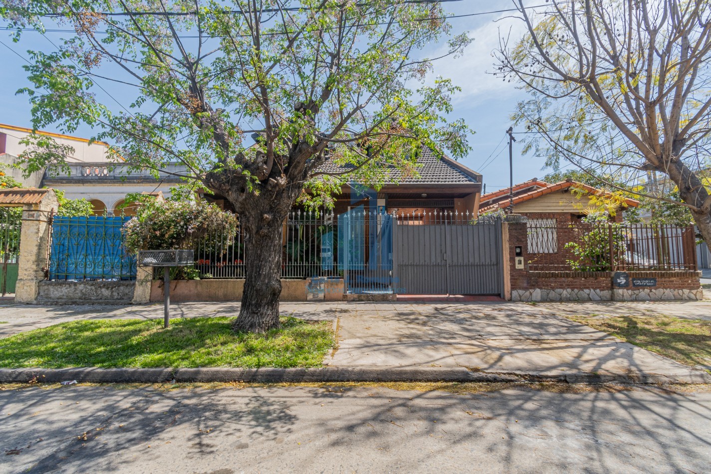 Venta Chalet 5 ambientes con cochera en Sarandi