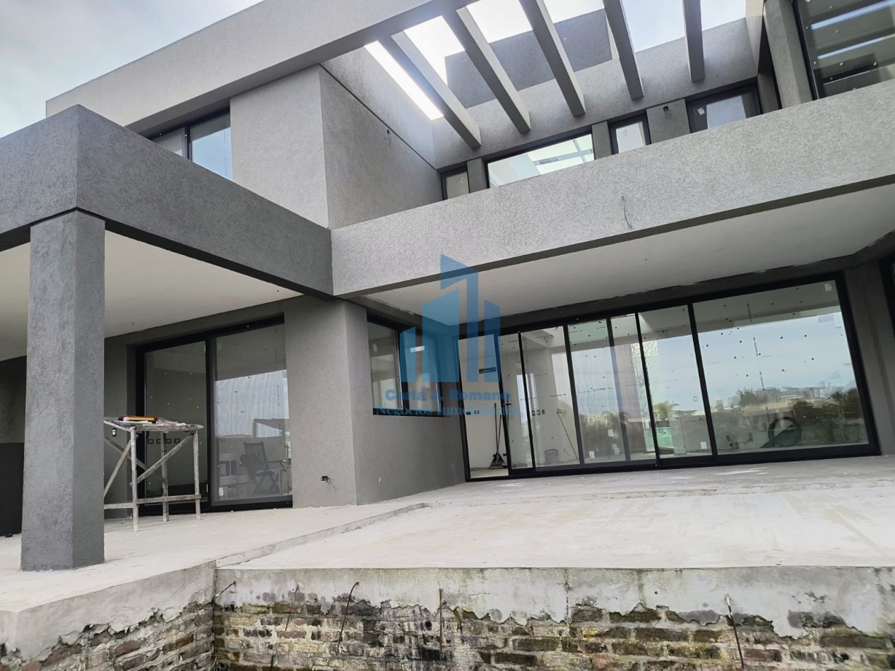 VENTA CASA A TERMINAR de 6 AMBIENTES EN BARRIO EL CANTON CON VISTA A LAGUNA , ESCOBAR