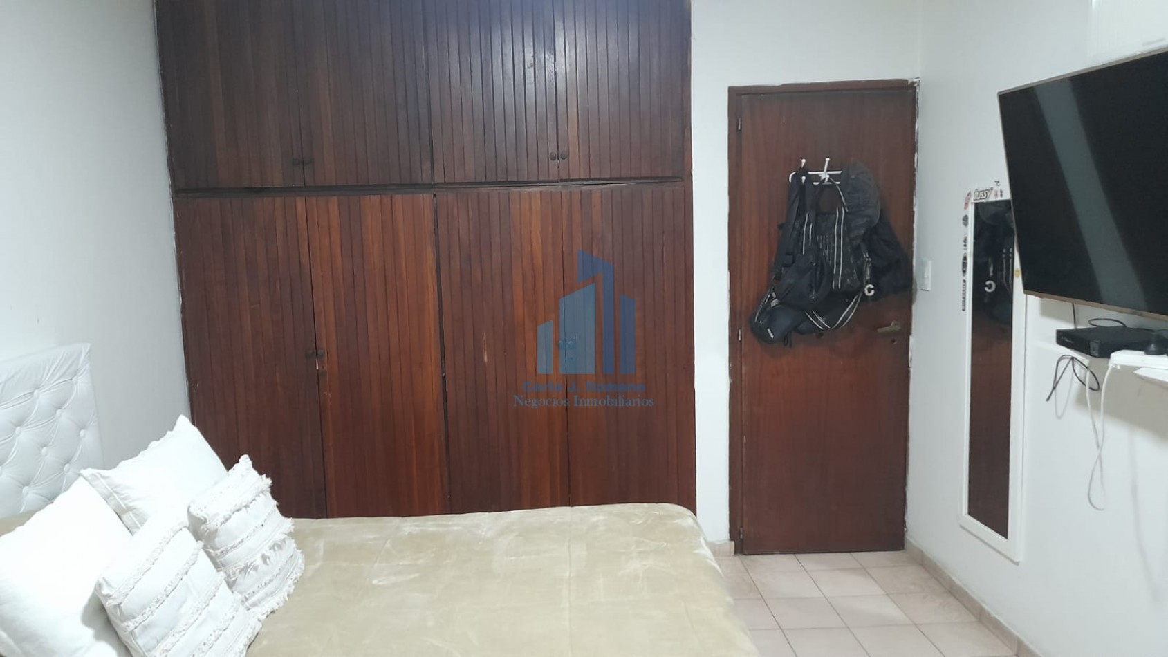VENTA CASA 4 AMBIENTES CON COCHERA EN QUILMES 