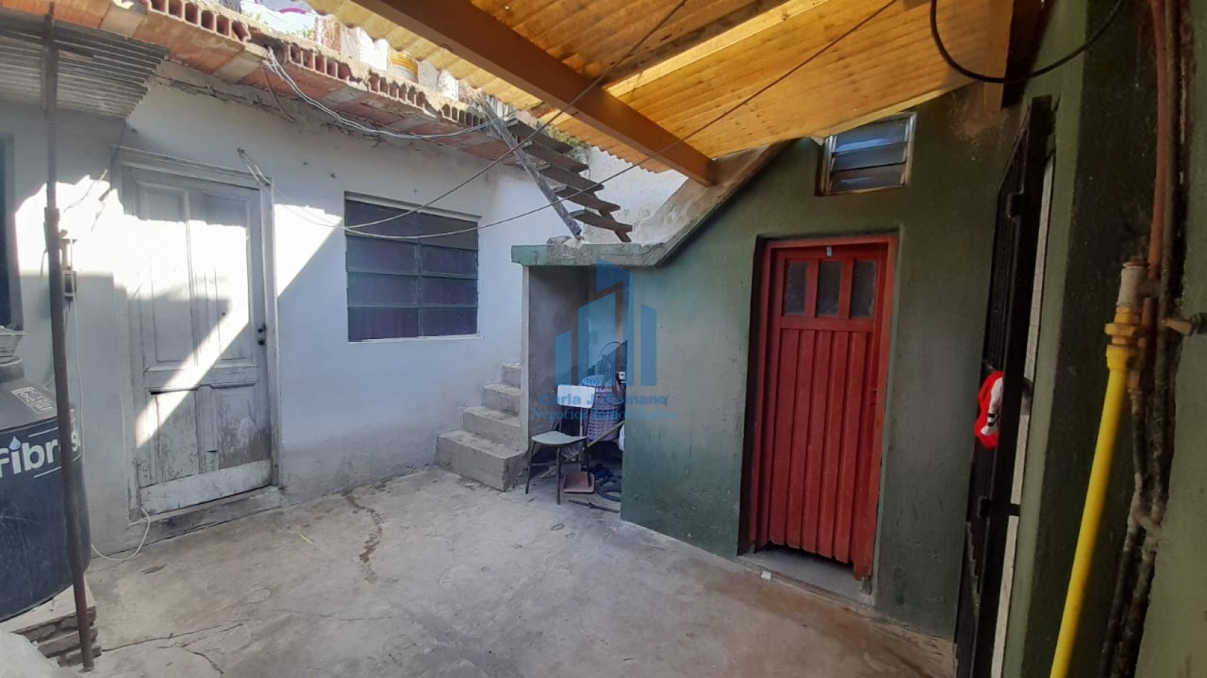 VENTA CASA 5 AMBIENTES CON COCHERA 