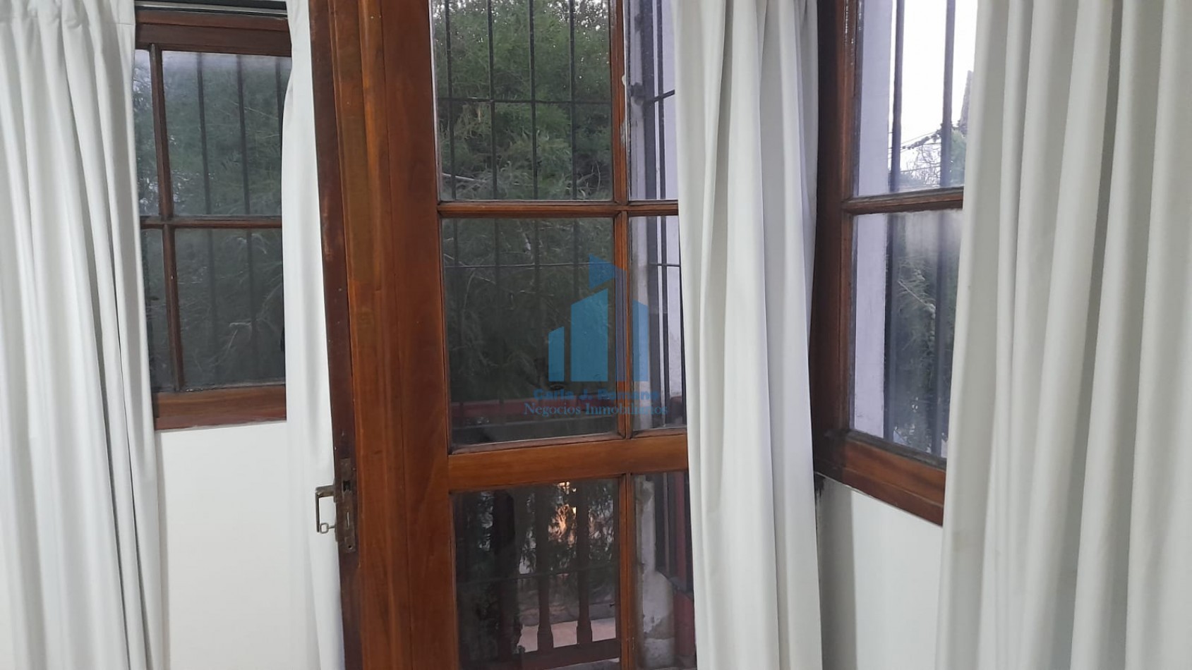 VENTA CASA 4 AMBIENTES CON COCHERA EN QUILMES 