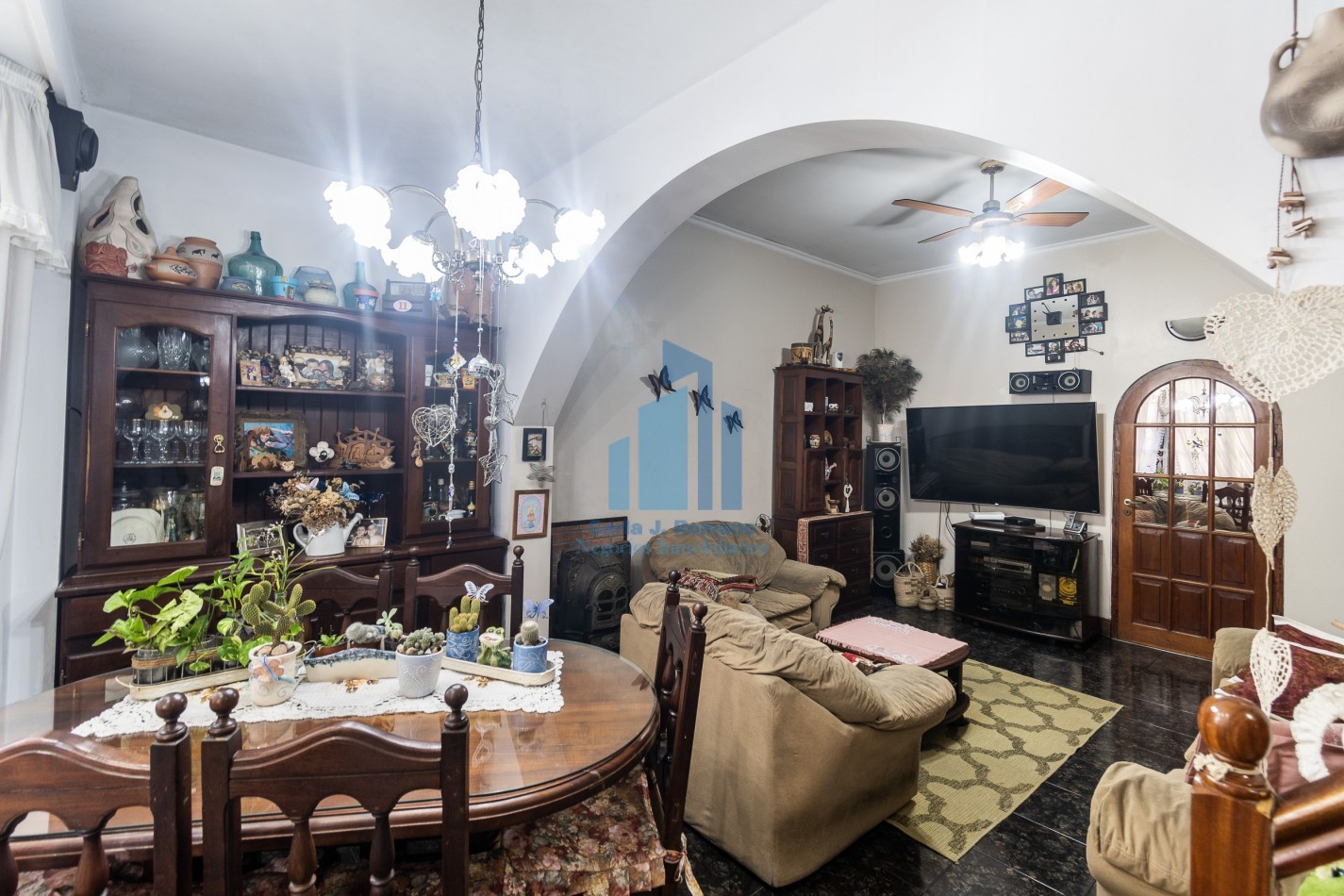 Venta Chalet 5 ambientes con cochera en Sarandi