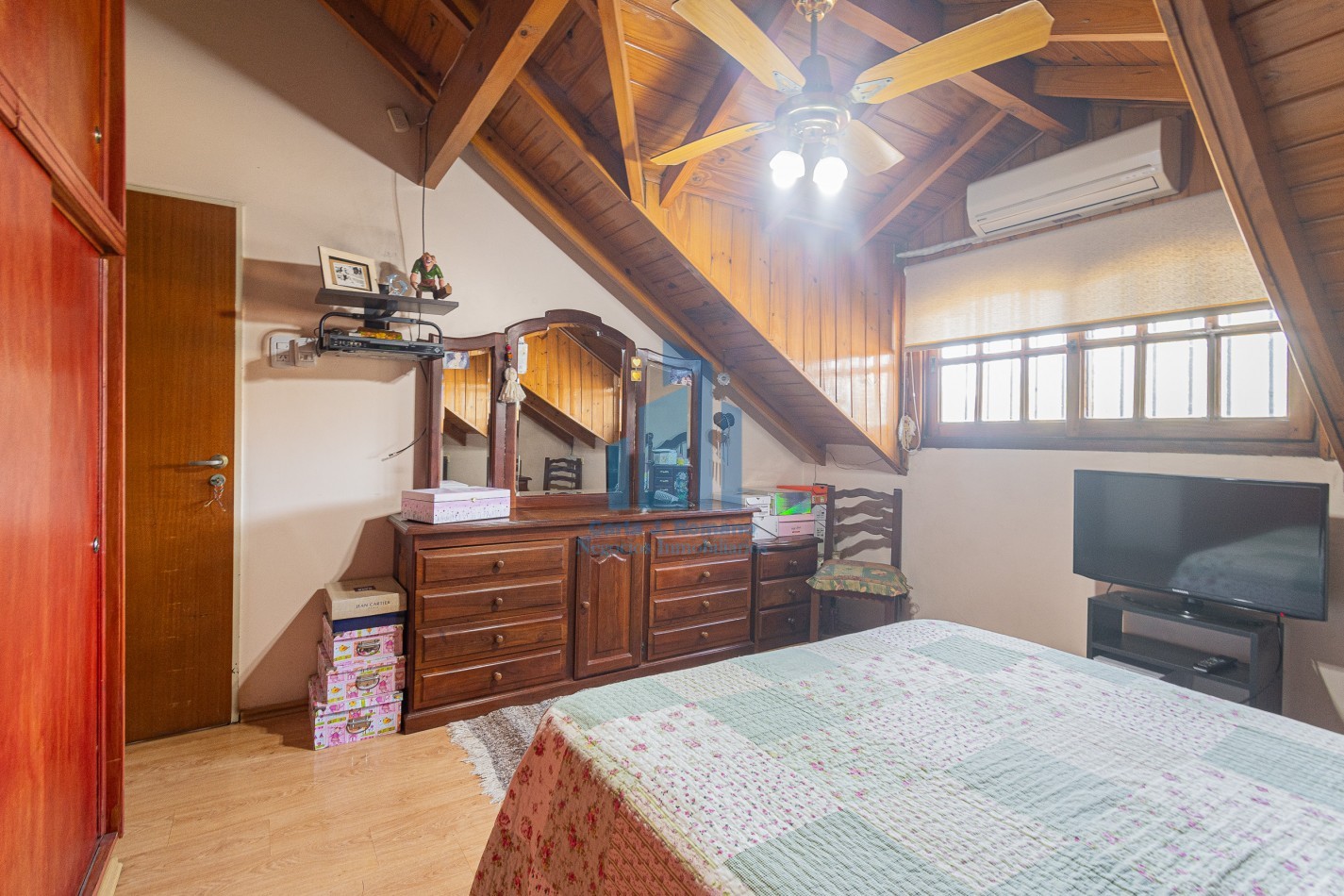 Venta Chalet 5 ambientes con cochera en Sarandi