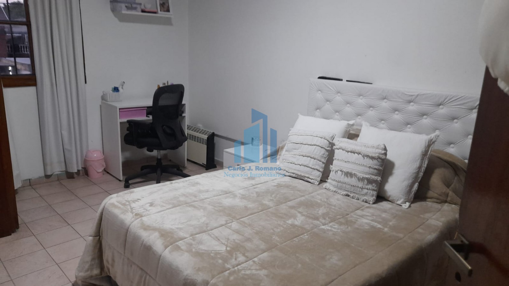 VENTA CASA 4 AMBIENTES CON COCHERA EN QUILMES 