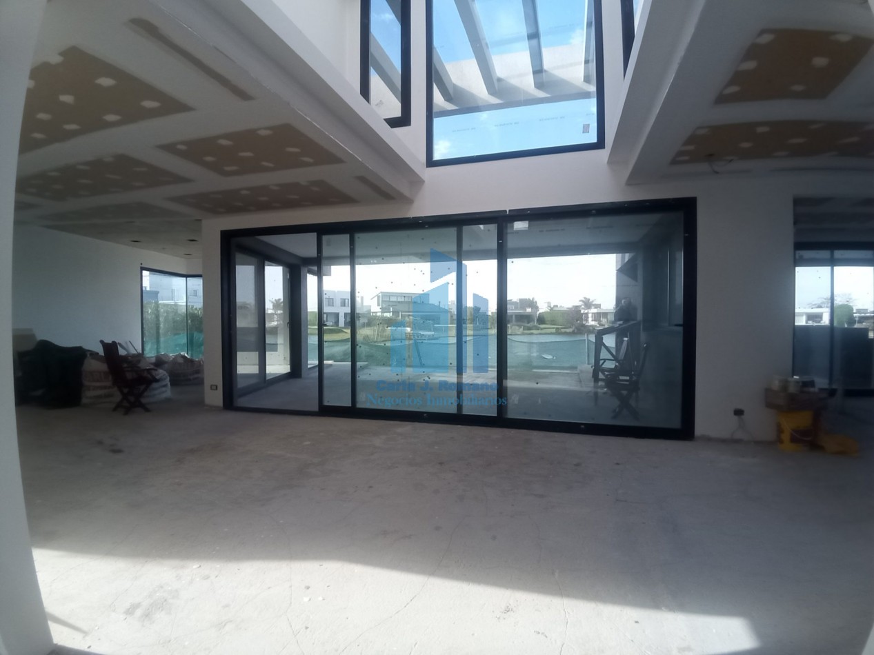 VENTA CASA A TERMINAR de 6 AMBIENTES EN BARRIO EL CANTON CON VISTA A LAGUNA , ESCOBAR