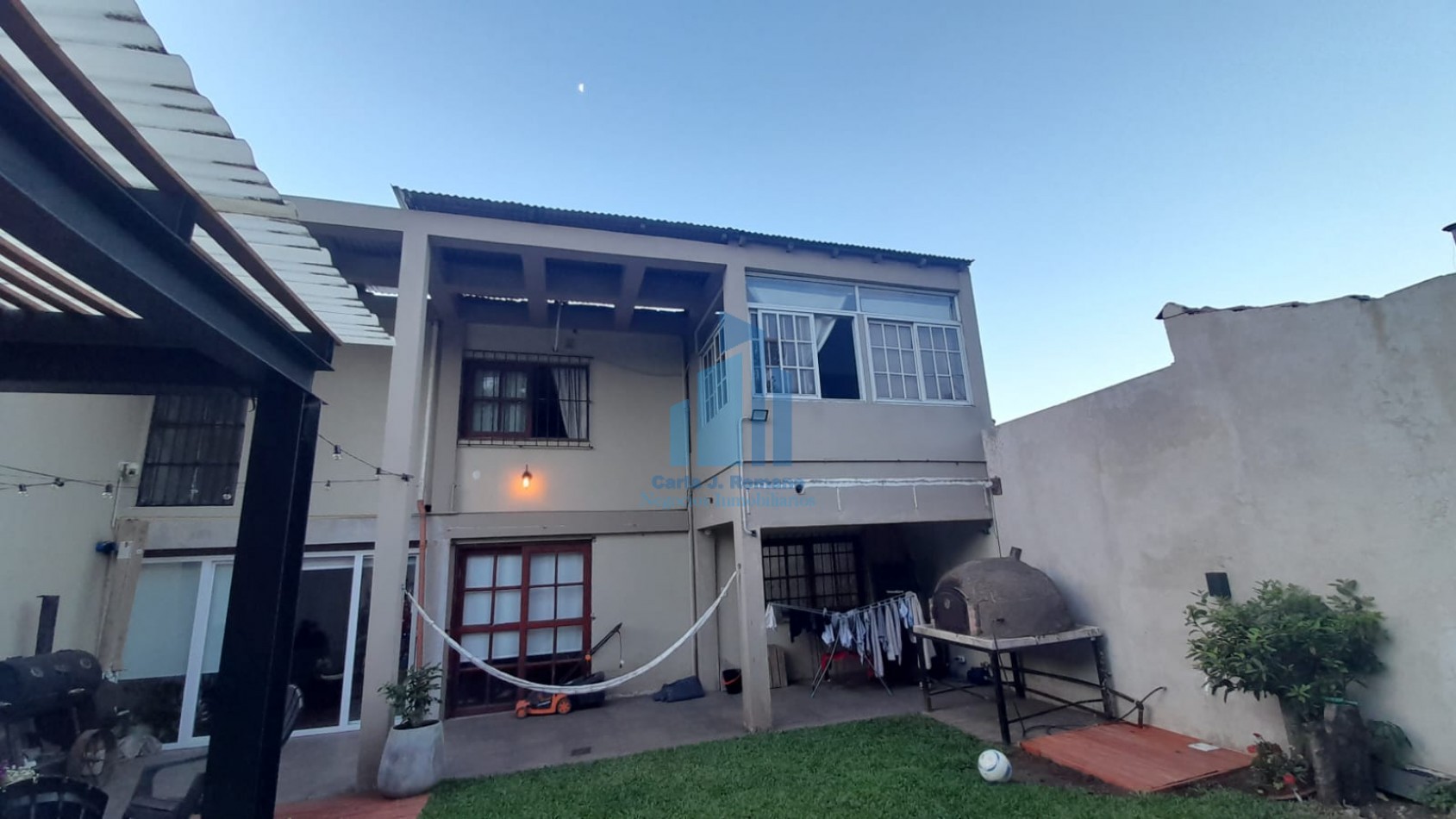VENTA CASA 4 AMBIENTES CON COCHERA EN QUILMES 