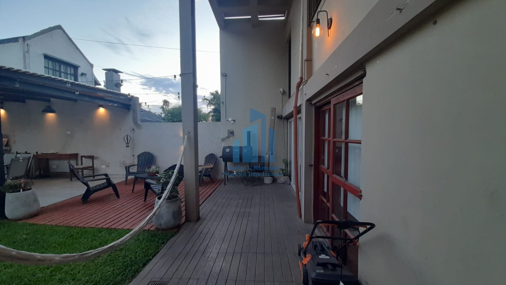 VENTA CASA 4 AMBIENTES CON COCHERA EN QUILMES 