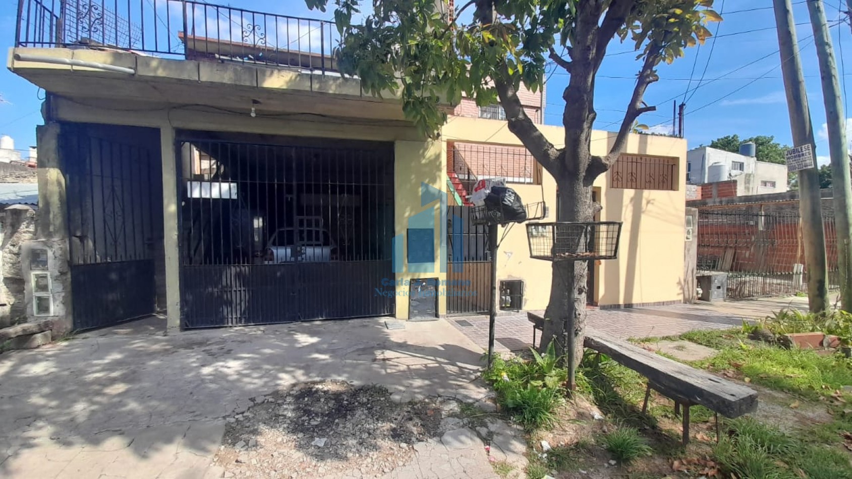 VENTA CASA 5 AMBIENTES CON COCHERA 